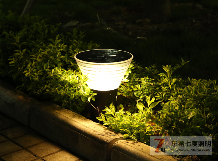 東莞七度照明戶外花園太陽(yáng)能草坪燈工作原理和作用